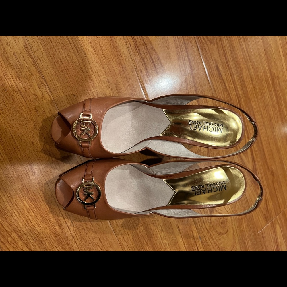 New without tag Michael Kors size 8 wedge sandals
